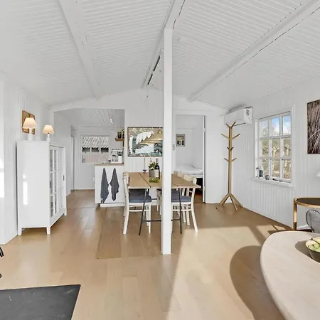 Holiday home Stunning In With Kitchen *